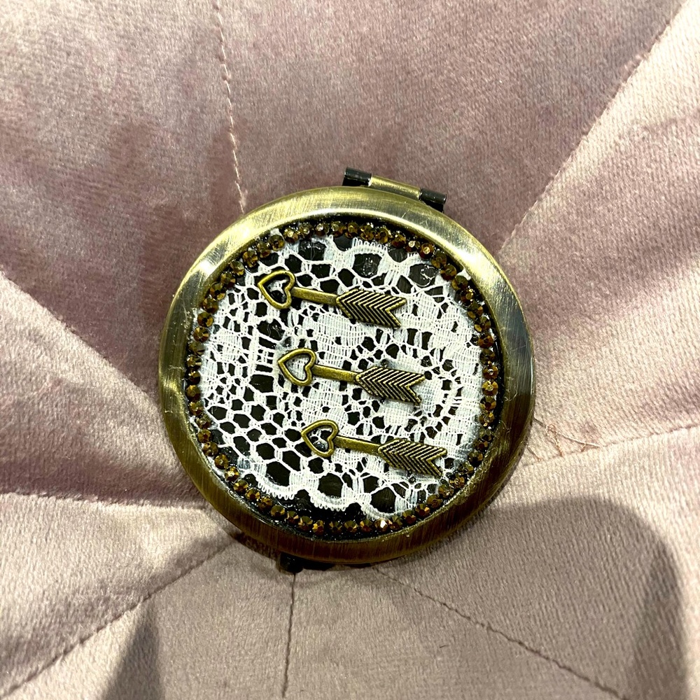 Antique gold compact mirror